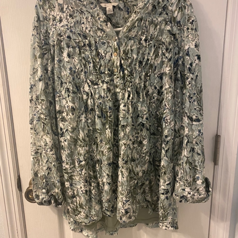 Flowered Top - Picture 2 of 2